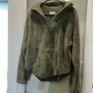 Woman’s medium green soft LIVE outdoor quarter zip sweater